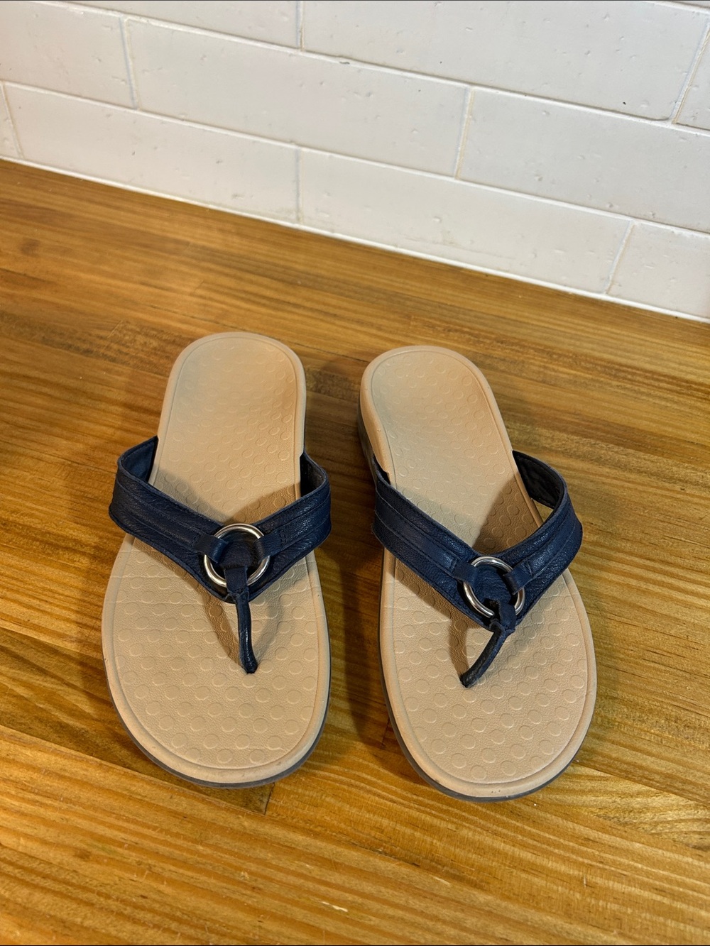 Vionic Women's Tide Aloe Navy Leather Sandals